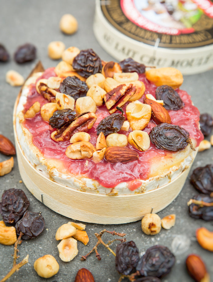 Camembert met rabarber en noten