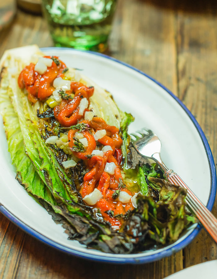 Romaine sla met paprika en chorizo
