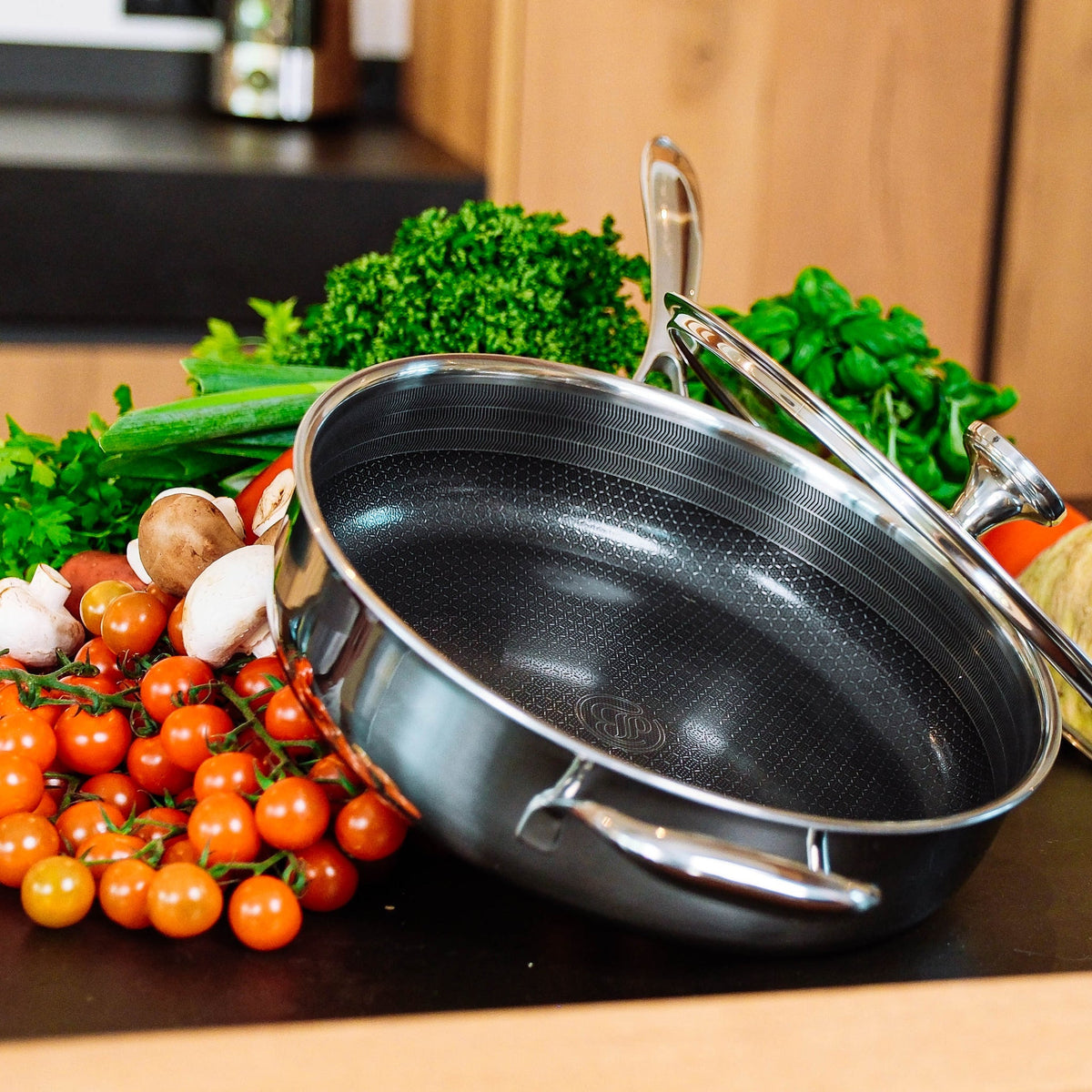 Hybride Hapjespan met Deksel Ø24 - in gebruik, keramische non-stick coating