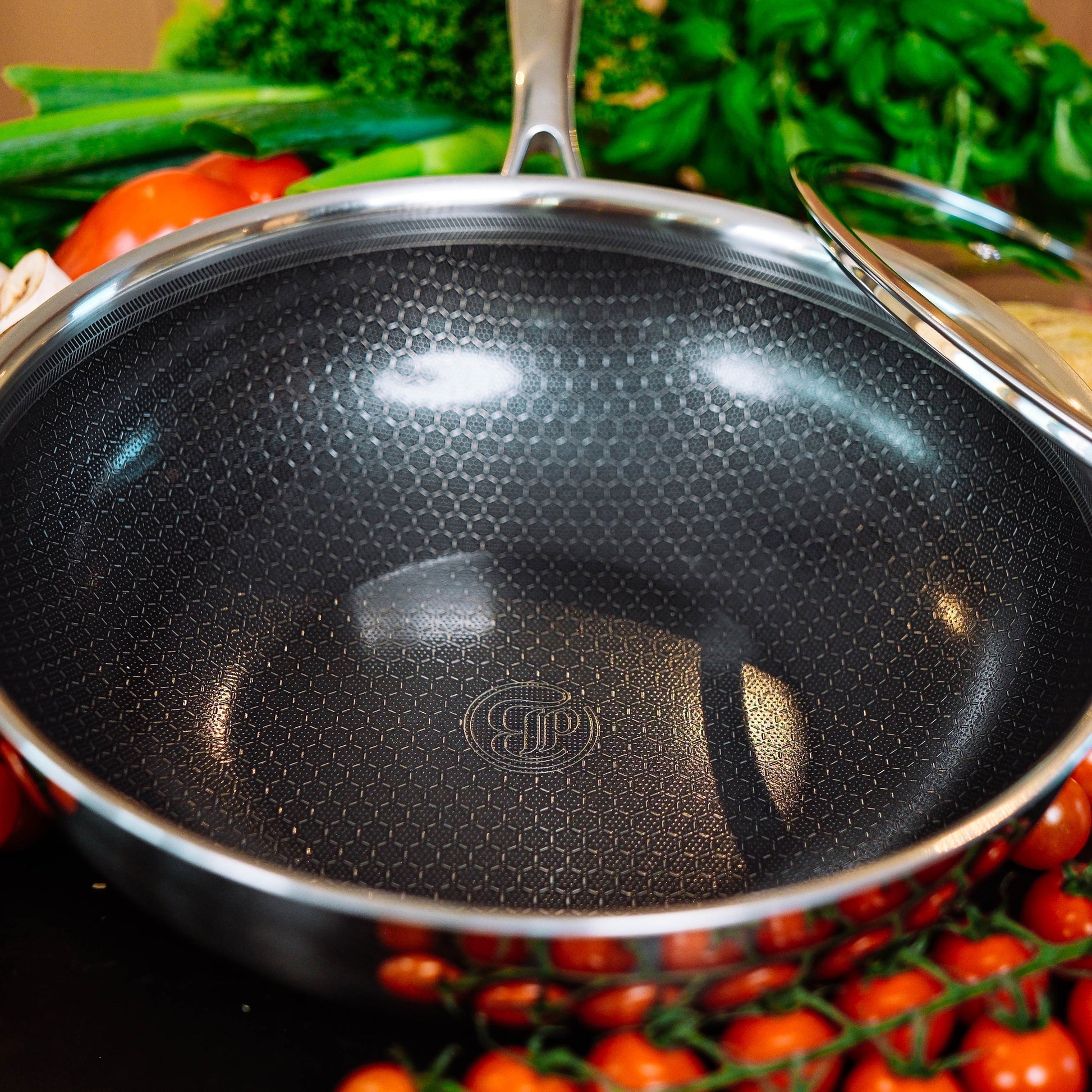 Hybride Wok Ø28 - detail handgreep, ergonomisch design Herman den Blijker