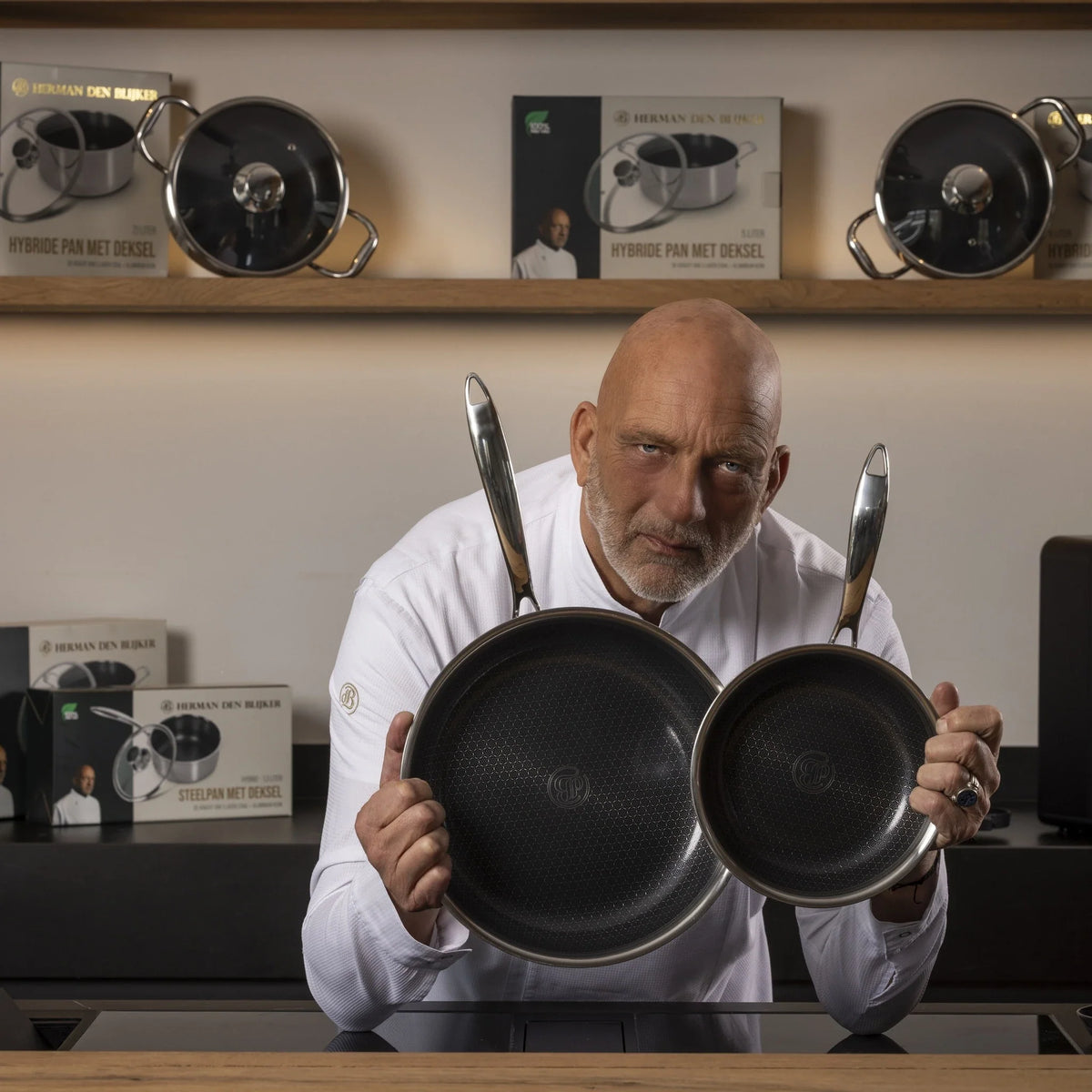 Herman den Blijker met de Hybride Koekenpannen